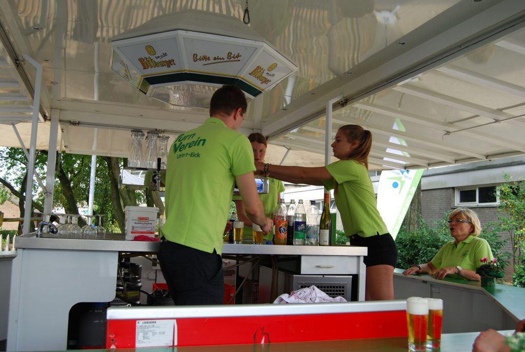 Mitglieder unterstützen beim Bürgerfest