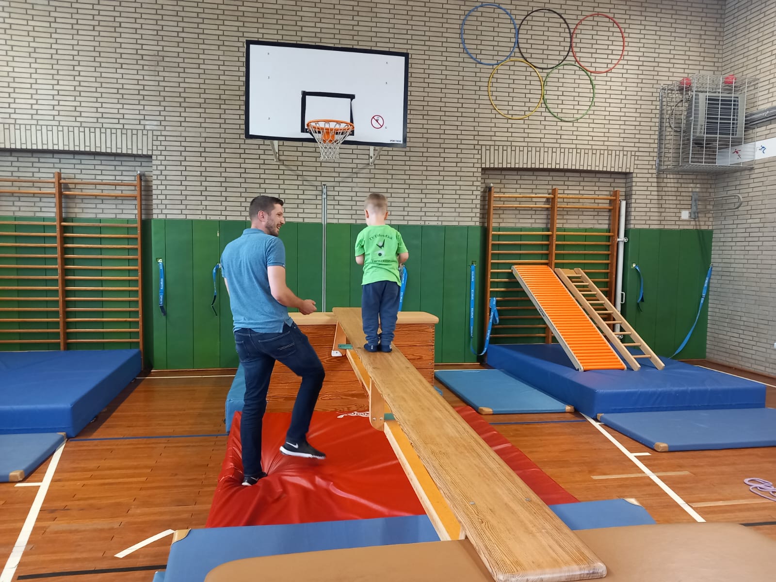 Eltern-Kind-Turnen